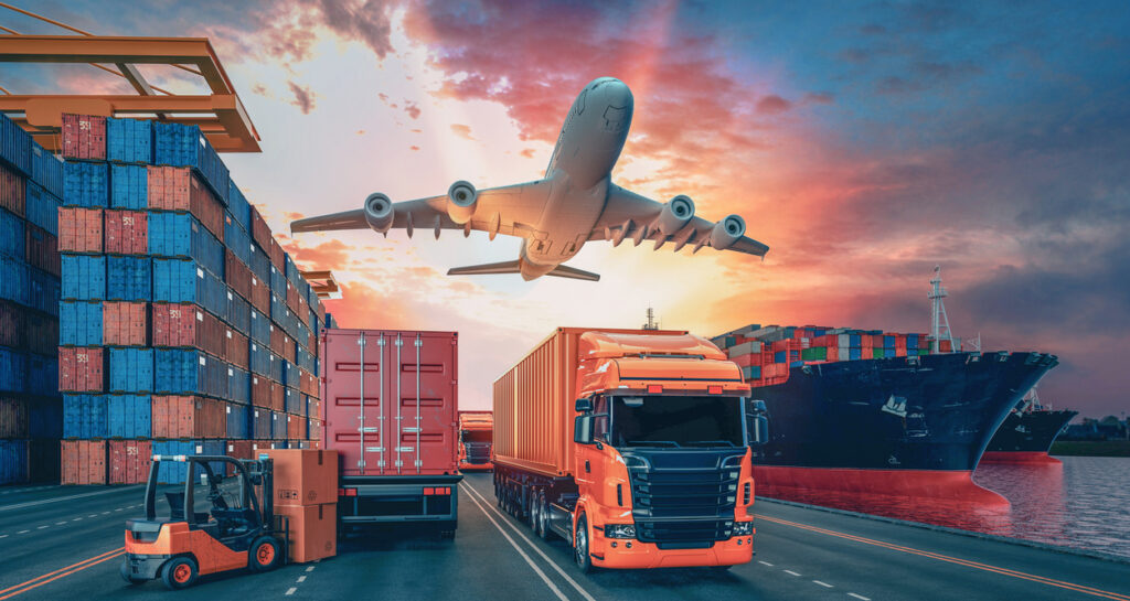 Integração de transporte logístico com caminhão, navio e avião em operação global.